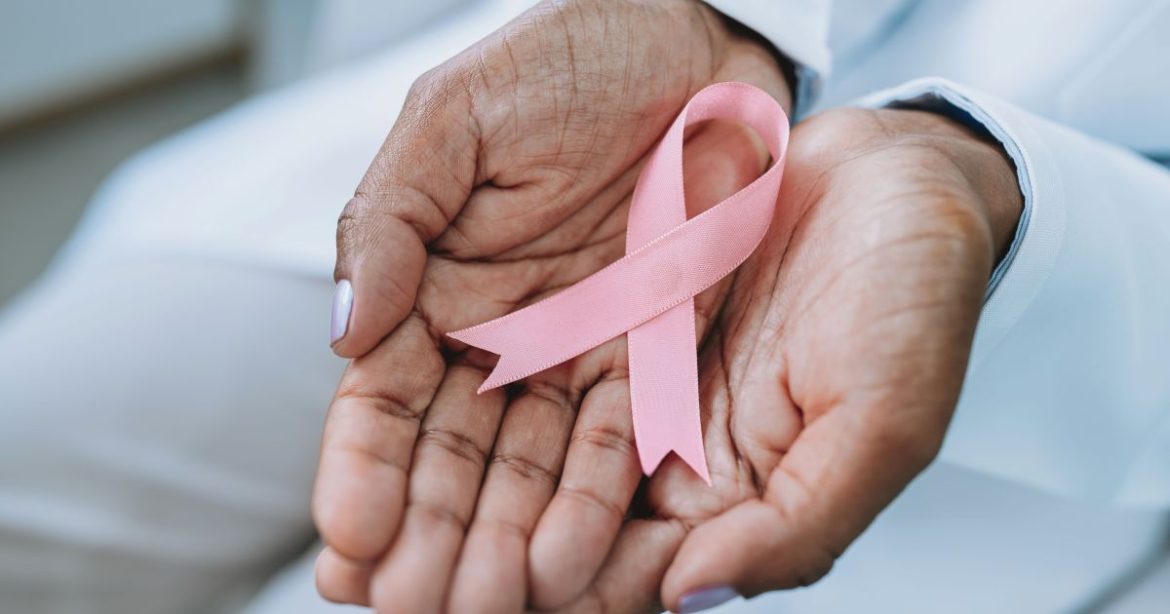 risco-de-cancer-de-mama-e-maior-em-mulheres-apos-os-50-anos;-veja-sinais