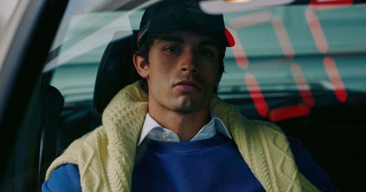 ayrton-senna-inspira-colecao-conectando-moda-e-universo-das-corridas;-veja